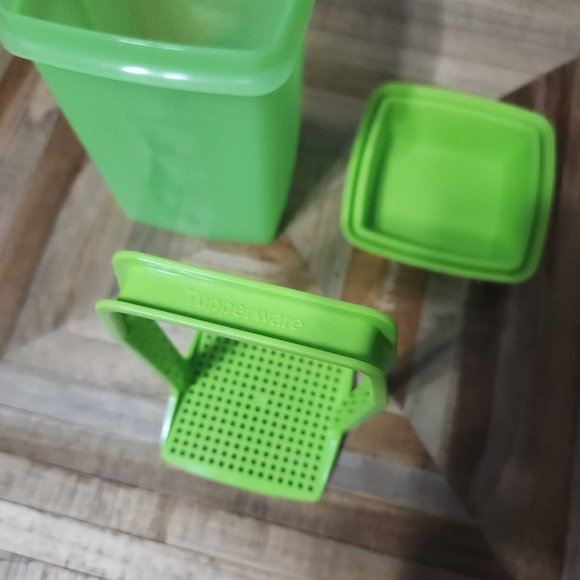 Tupperware 8 1/2 " tall Pick-A-Deli Pickle Keeper Green Lid Insert 3 pc - Picture 3 of 7